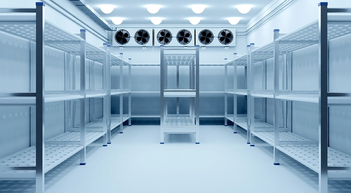 Magazzino con cella refrigerata per trasporto alimenti